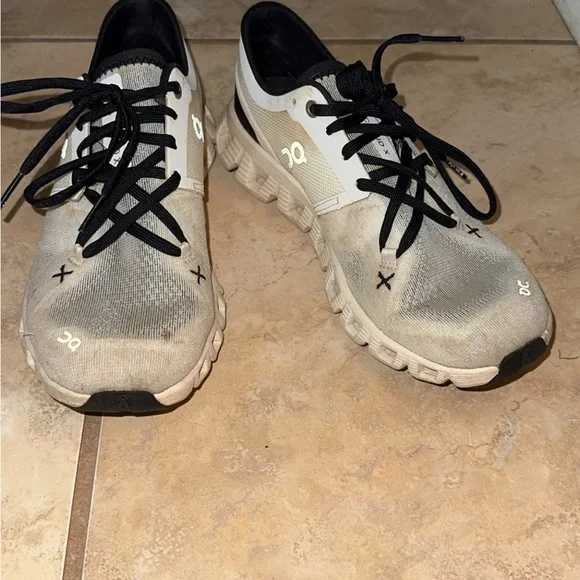 On Running Black and White Athletic Shoes - Picture 1 of 3